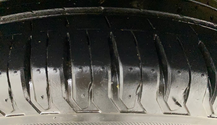 2023 Maruti Swift ZXI AMT, Petrol, Automatic, 22,855 km, Left Front Tyre Tread