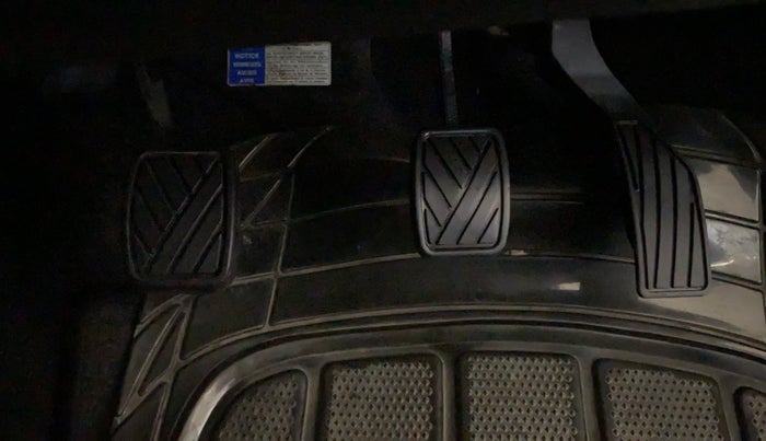 2017 Maruti Swift LXI (O), Petrol, Manual, 23,564 km, Pedals