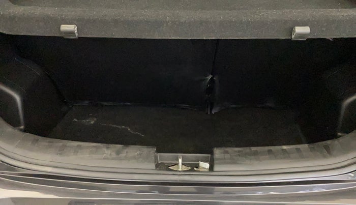 2017 Maruti Swift LXI (O), Petrol, Manual, 23,564 km, Boot Inside