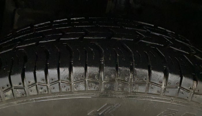 2017 Maruti Swift LXI (O), Petrol, Manual, 23,564 km, Left Front Tyre Tread