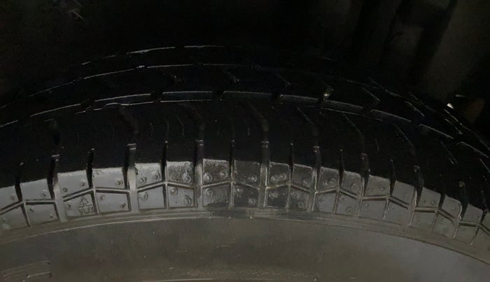 2017 Maruti Swift LXI (O), Petrol, Manual, 23,564 km, Left Rear Tyre Tread
