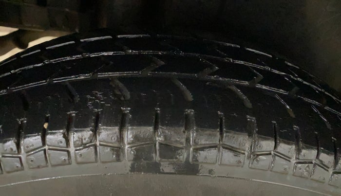 2017 Maruti Swift LXI (O), Petrol, Manual, 23,564 km, Right Rear Tyre Tread