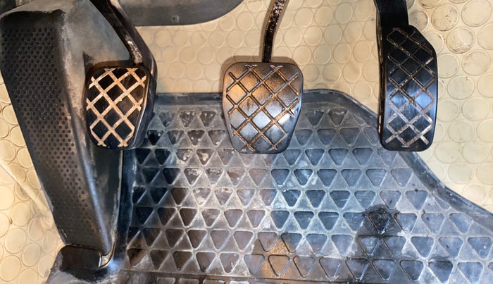 2016 Volkswagen Ameo HIGHLINE1.2L, Petrol, Manual, 55,607 km, Pedals