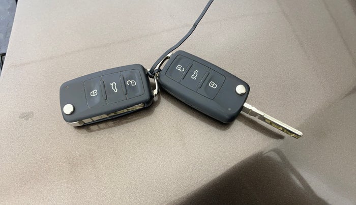 2016 Volkswagen Ameo HIGHLINE1.2L, Petrol, Manual, 55,607 km, Key Close Up