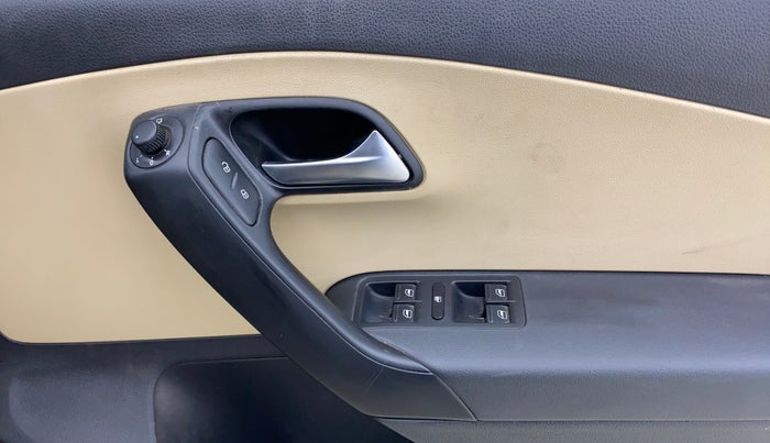 2016 Volkswagen Ameo HIGHLINE1.2L, Petrol, Manual, 55,607 km, Driver Side Door Panels Control