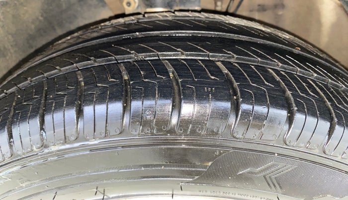 2016 Volkswagen Ameo HIGHLINE1.2L, Petrol, Manual, 55,607 km, Left Front Tyre Tread