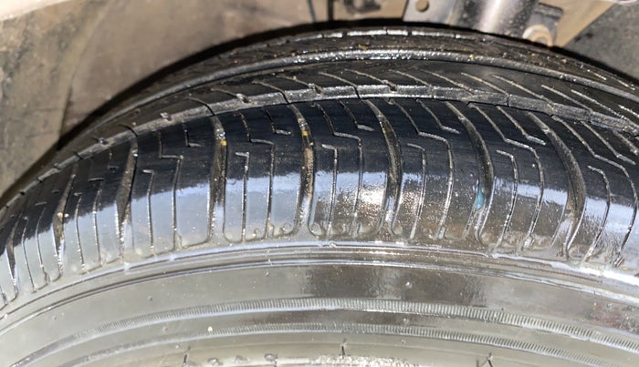 2016 Volkswagen Ameo HIGHLINE1.2L, Petrol, Manual, 55,607 km, Right Front Tyre Tread