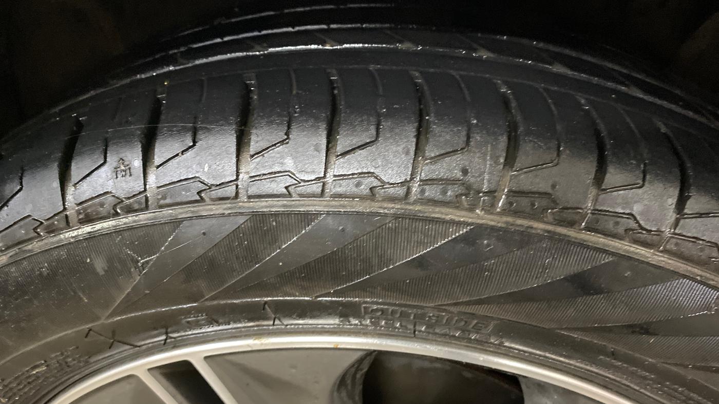 2016 Hyundai Creta SX PLUS AT 1.6 PETROL, Petrol, Automatic, 72,271 km, Right Front Tyre Tread