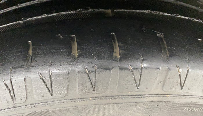 2017 Maruti S Cross ZETA 1.3, Diesel, Manual, 1,23,931 km, Right Rear Tyre Tread