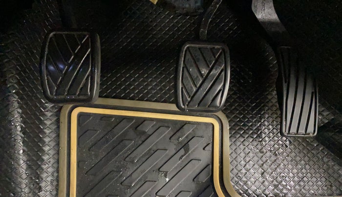 2017 Maruti S Cross ZETA 1.3, Diesel, Manual, 1,23,931 km, Pedals