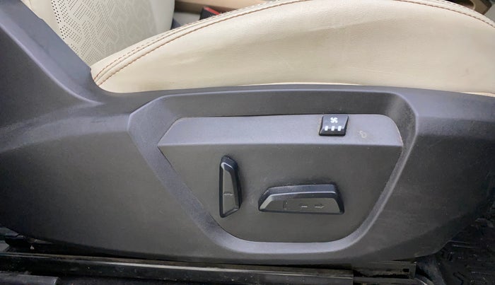 2022 Tata Harrier XZA PLUS 2.0L, Diesel, Automatic, 69,968 km, Driver Side Adjustment Panel