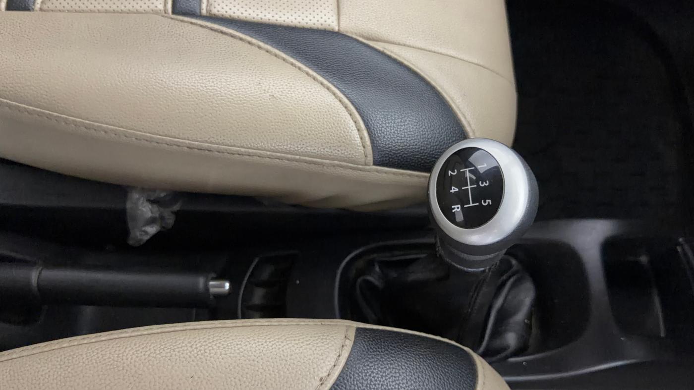 2018 Maruti Wagon R 1.0 VXI, Petrol, Manual, 85,527 km, Gear Lever