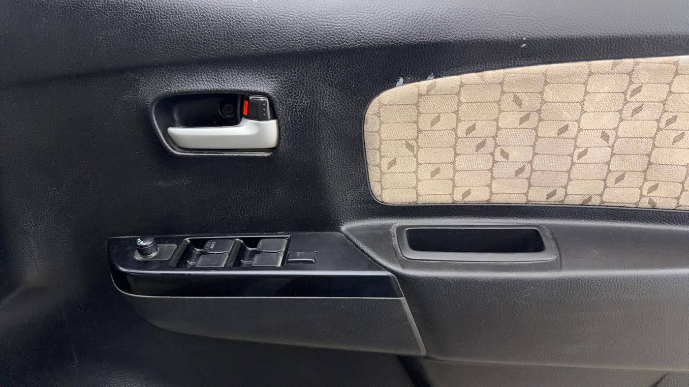 2018 Maruti Wagon R 1.0 VXI, Petrol, Manual, 85,527 km, Driver Side Door Panels Control