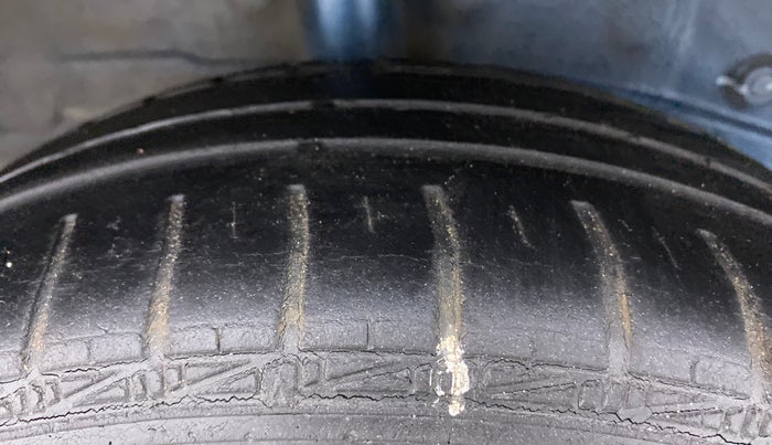 2012 Toyota Etios Liva G, Petrol, Manual, 69,361 km, Right Rear Tyre Tread