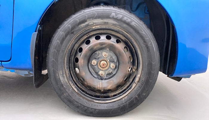 2012 Toyota Etios Liva G, Petrol, Manual, 69,361 km, Right Front Wheel