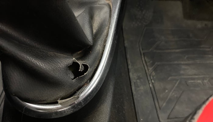 2012 Toyota Etios Liva G, Petrol, Manual, 69,361 km, Gear lever - Boot cover slightly torn
