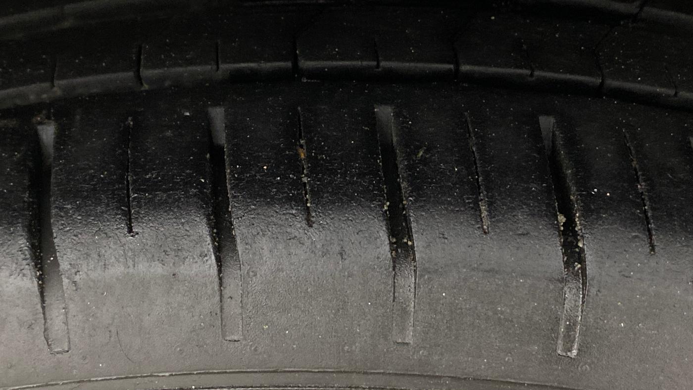 2019 Maruti Ciaz ALPHA  AT 1.5 SHVS PETROL, Petrol, Automatic, 66,671 km, Left Rear Tyre Tread