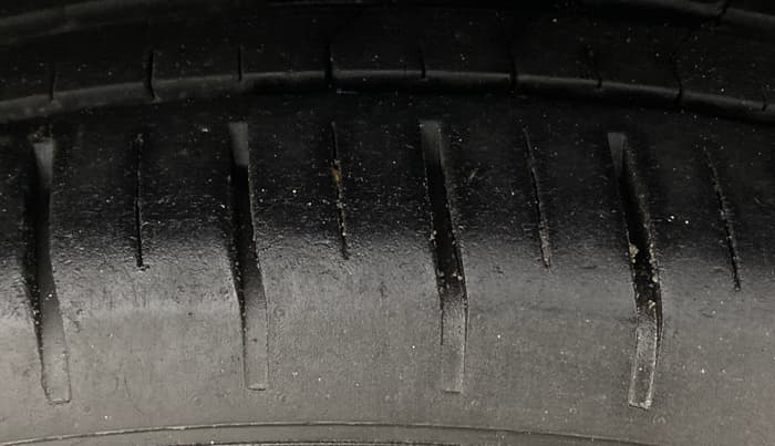 2019 Maruti Ciaz ALPHA  AT 1.5 SHVS PETROL, Petrol, Automatic, 66,671 km, Left Rear Tyre Tread