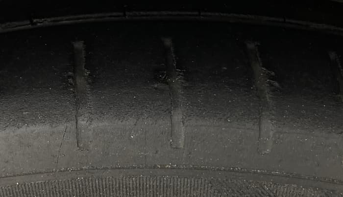 2019 Maruti Ciaz ALPHA  AT 1.5 SHVS PETROL, Petrol, Automatic, 66,671 km, Right Front Tyre Tread