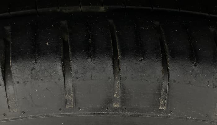 2019 Maruti Ciaz ALPHA  AT 1.5 SHVS PETROL, Petrol, Automatic, 66,671 km, Right Rear Tyre Tread