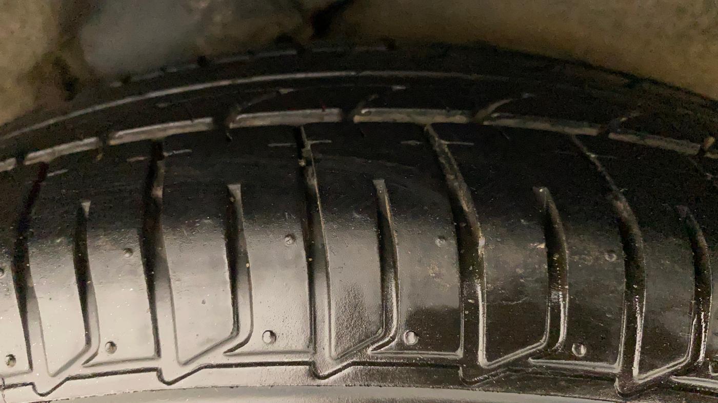 2010 Hyundai i10 MAGNA 1.2, Petrol, Manual, 1,16,613 km, Left Rear Tyre Tread