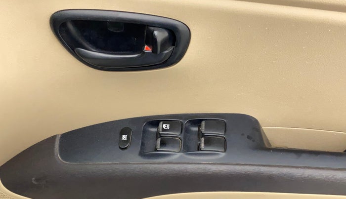 2010 Hyundai i10 MAGNA 1.2, Petrol, Manual, 1,16,613 km, Right front window switch / handle - Master window function not working