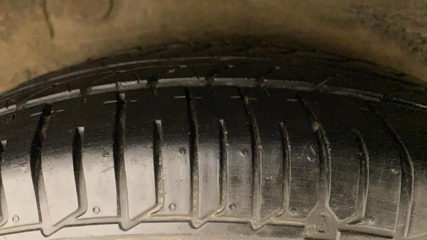 2010 Hyundai i10 MAGNA 1.2, Petrol, Manual, 1,16,613 km, Right Rear Tyre Tread