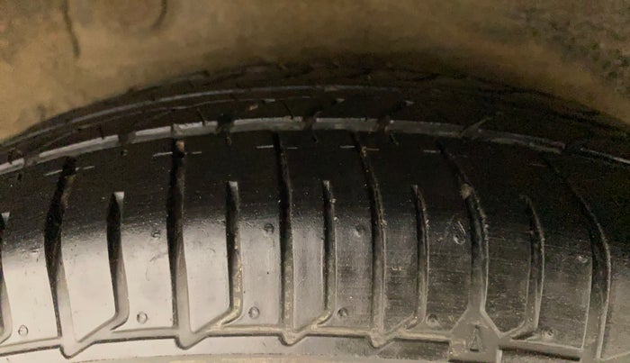 2010 Hyundai i10 MAGNA 1.2, Petrol, Manual, 1,16,613 km, Right Rear Tyre Tread
