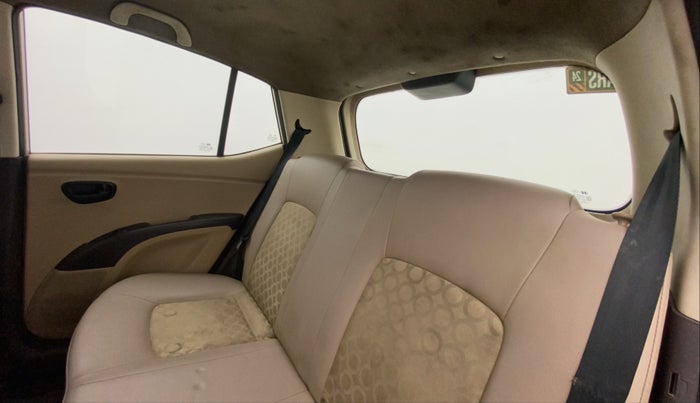 2010 Hyundai i10 MAGNA 1.2, Petrol, Manual, 1,16,613 km, Right Side Rear Door Cabin