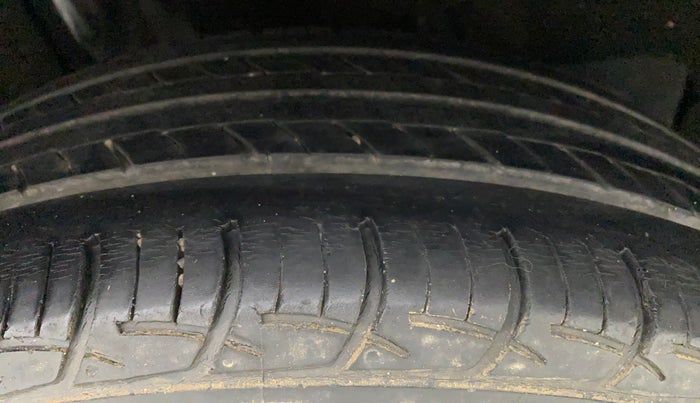 2017 Maruti Baleno DELTA PETROL 1.2, Petrol, Manual, 54,890 km, Right Rear Tyre Tread