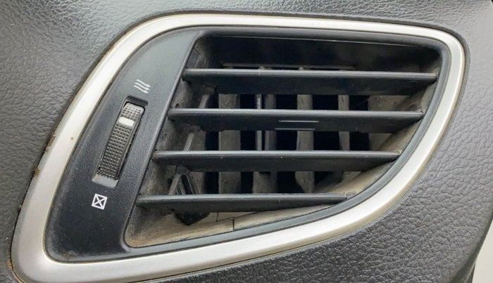 2017 Maruti Baleno DELTA PETROL 1.2, Petrol, Manual, 54,890 km, AC Unit - Front vent has minor damage