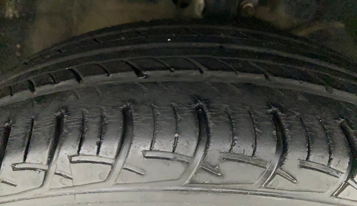 2017 Maruti Baleno DELTA PETROL 1.2, Petrol, Manual, 54,890 km, Right Front Tyre Tread