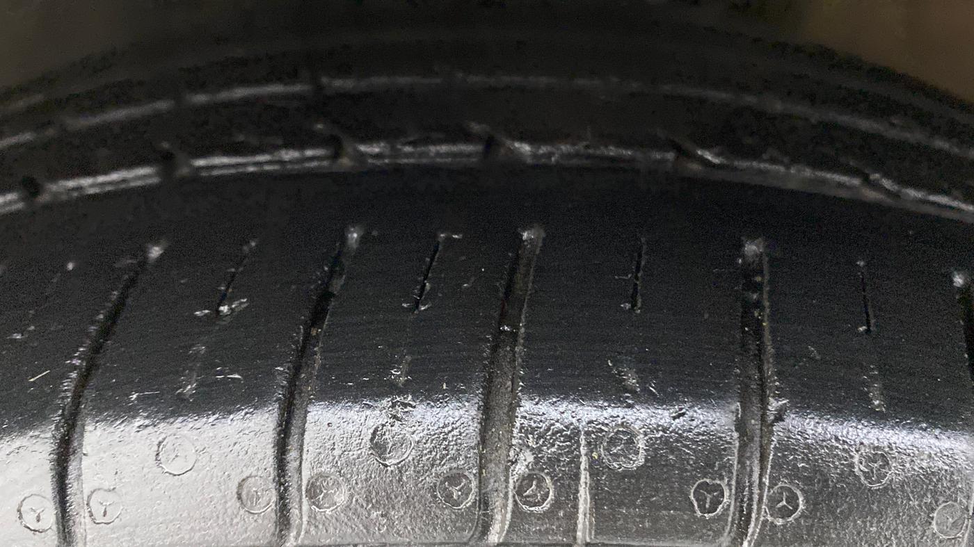 2020 Volkswagen Polo HIGHLINE PLUS 1.0 TSI AT, Petrol, Automatic, 37,660 km, Left Front Tyre Tread