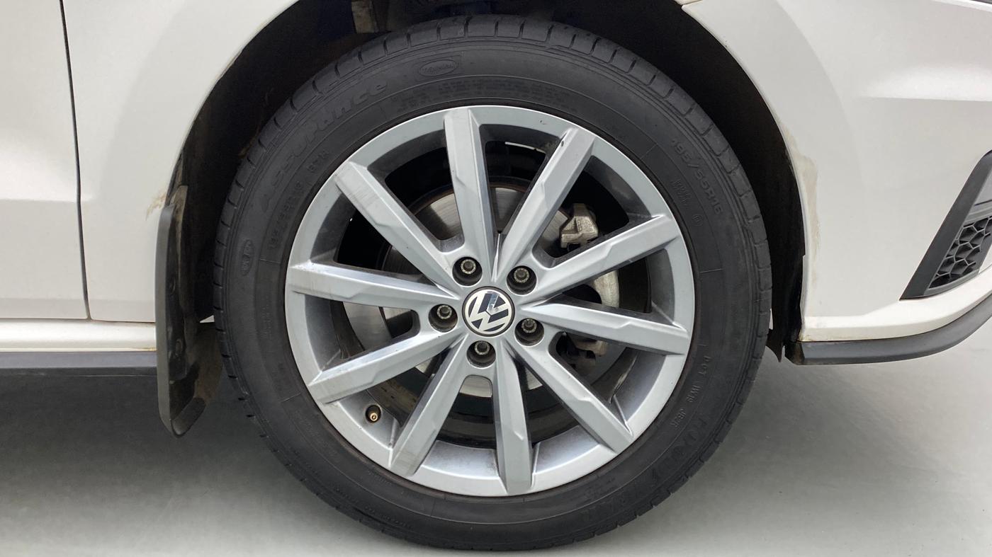 2020 Volkswagen Polo HIGHLINE PLUS 1.0 TSI AT, Petrol, Automatic, 37,660 km, Right Front Wheel