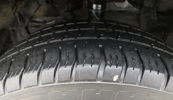 2016 Maruti Vitara Brezza ZDI PLUS DUAL TONE, Diesel, Manual, 86,427 km, Left Front Tyre Tread