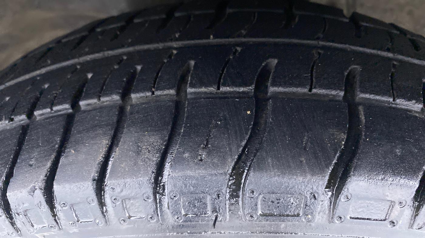 2018 Maruti Alto 800 LXI, Petrol, Manual, 34,932 km, Left Front Tyre Tread