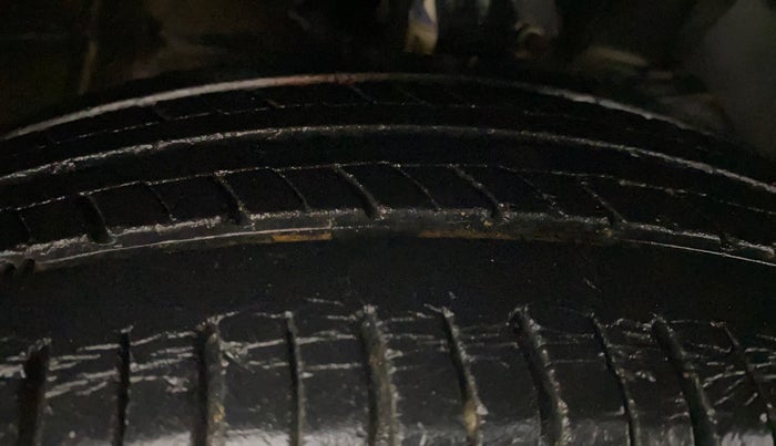 2017 Maruti Baleno DELTA PETROL 1.2, Petrol, Manual, 48,940 km, Right Front Tyre Tread