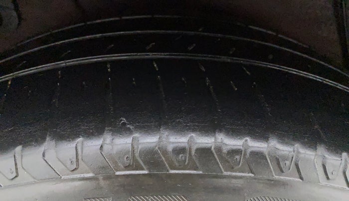 2014 Hyundai Verna FLUIDIC 1.6 CRDI SX AT, Diesel, Automatic, 80,809 km, Right Rear Tyre Tread