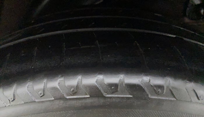 2014 Hyundai Verna FLUIDIC 1.6 CRDI SX AT, Diesel, Automatic, 80,809 km, Left Rear Tyre Tread