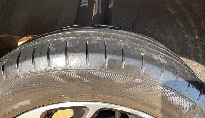 2019 Maruti Baleno ZETA PETROL 1.2, Petrol, Manual, 44,068 km, Right Rear Tyre Tread