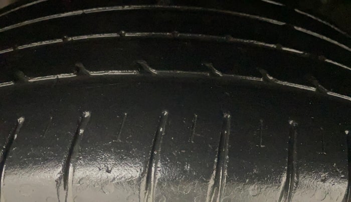 2019 Hyundai Elite i20 ASTA 1.2 (O), Petrol, Manual, 32,922 km, Left Front Tyre Tread