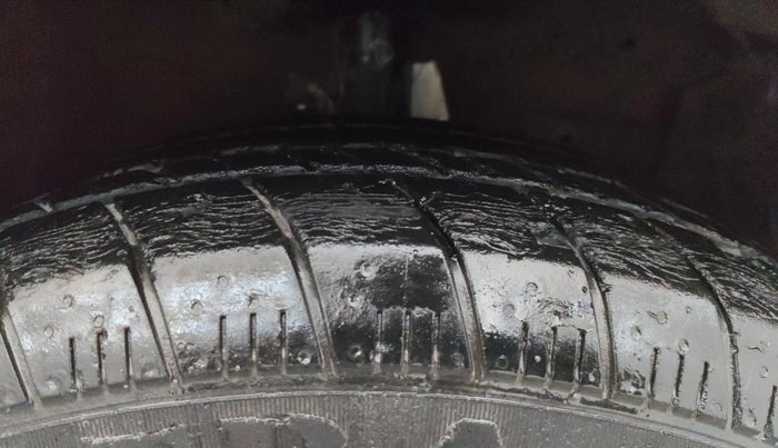 2015 Maruti Ertiga VXI CNG, CNG, Manual, 39,744 km, Right Front Tyre Tread