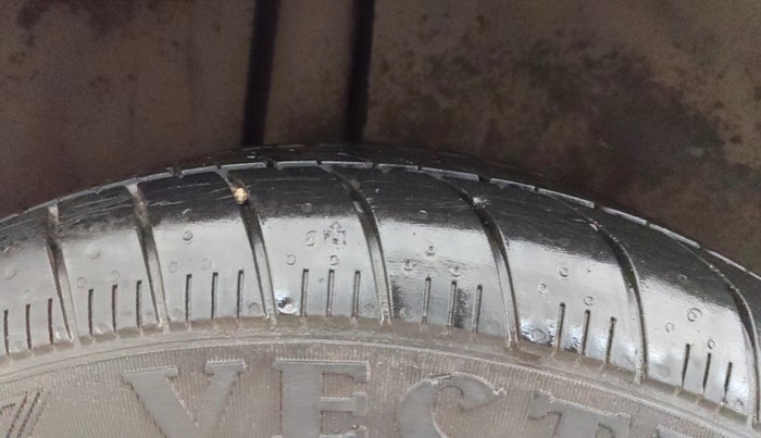 2015 Maruti Ertiga VXI CNG, CNG, Manual, 39,744 km, Right Rear Tyre Tread