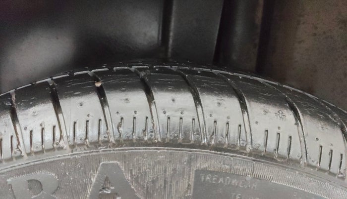 2015 Maruti Ertiga VXI CNG, CNG, Manual, 39,744 km, Left Rear Tyre Tread