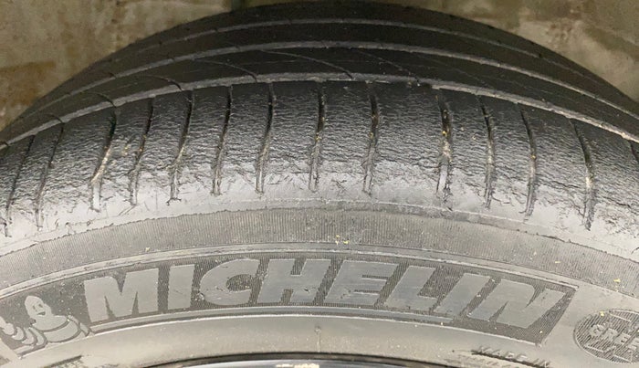 2011 Maruti Ritz VXI, Petrol, Manual, 57,439 km, Right Front Tyre Tread