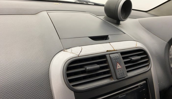 2011 Maruti Ritz VXI, Petrol, Manual, 57,439 km, Dashboard - Minor damage