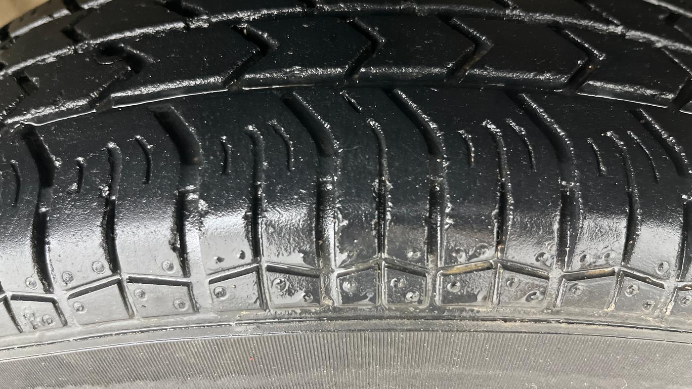 2015 Maruti Swift Dzire VXI, Petrol, Manual, 80,006 km, Right Front Tyre Tread