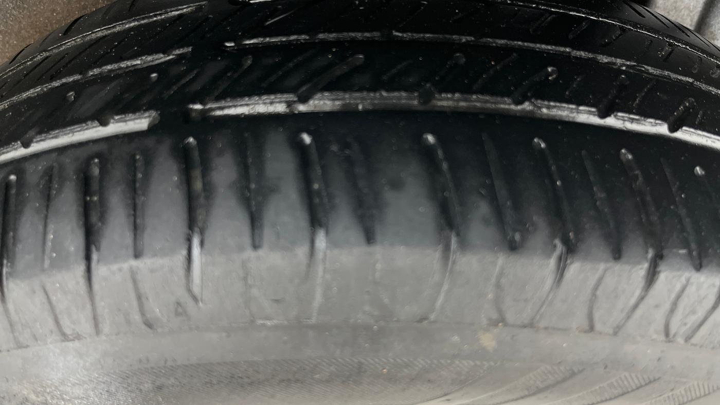 2015 Maruti Swift Dzire VXI, Petrol, Manual, 80,006 km, Left Rear Tyre Tread