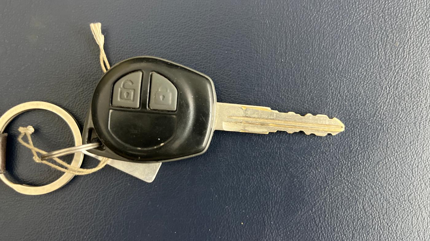 2015 Maruti Swift Dzire VXI, Petrol, Manual, 80,006 km, Key Close Up
