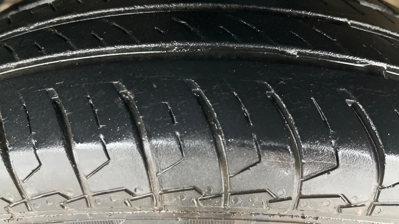 2015 Maruti Swift Dzire VXI, Petrol, Manual, 80,006 km, Left Front Tyre Tread